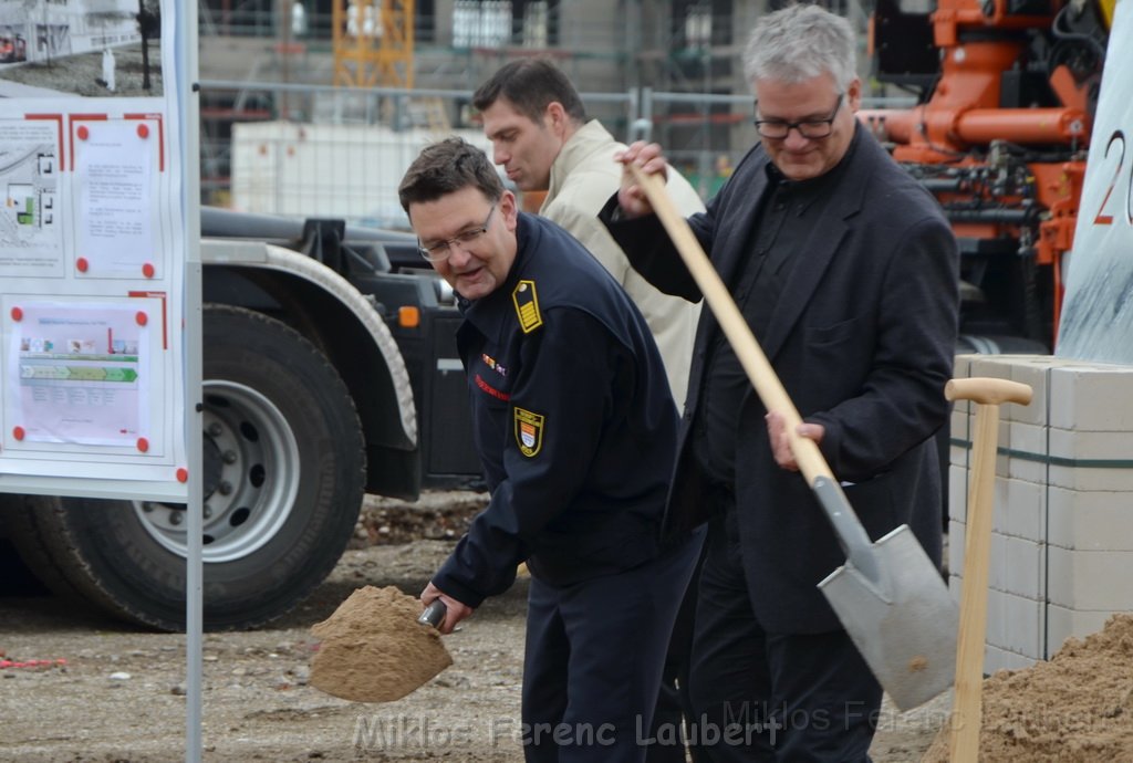 Erster Spatenstich Neues Feuerwehrzentrum Koeln Kalk Gummersbacherstr P118.JPG - Miklos Laubert